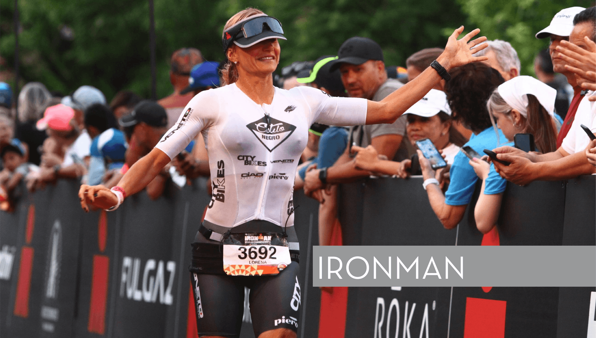 Las trillizas de Oro: Tres romances entre flashes y tacos de polo | Country  Magazine